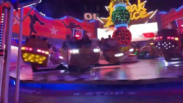 Breakdance Ride #Praterstern смотреть онлайн