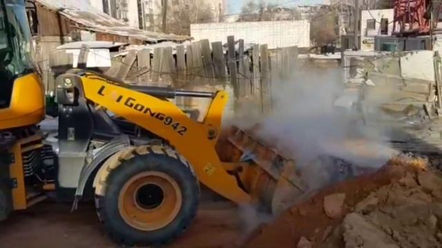 перевозка песка фронтальным погрузчиком смотреть онлайн