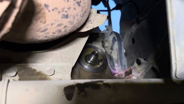 Это надо видеть! Как самостоятельно заменить масло в своём автомобиле!? смотреть онлайн