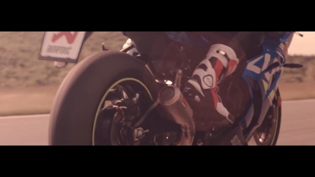 Suzuki GSX-R1000 with an Akrapovič exhaust system смотреть онлайн