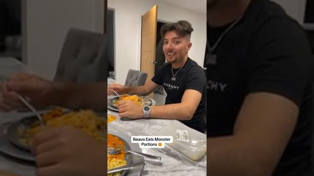 Stevo The Madman - Eating With Beavo (first time eating with his new teeth)