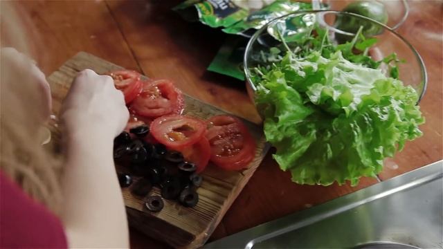 Идеальный ужин / Эти вкусняшки не идут в ляжки e2 смотреть онлайн