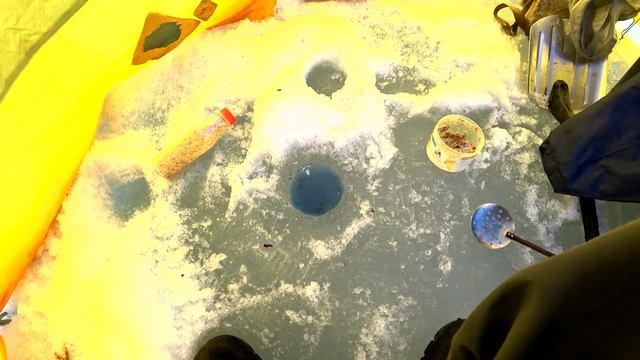 Плотва в апреле! Ловля плотвы со льда! смотреть онлайн