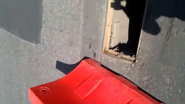 Открытый люк в Москве