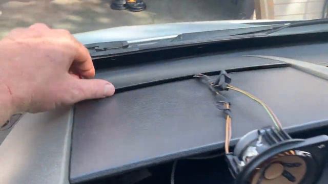 Mercedes Sprinter Van NCV3 w906 Front Center Channel Speaker Replacement смотреть онлайн