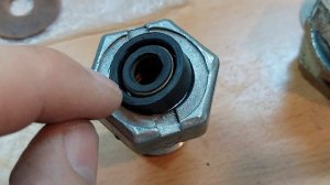 сальник какой стороной поставить правильно