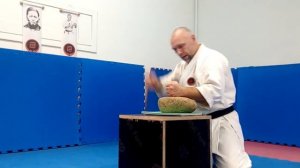 Как укрепить кисти рук/Котэ Китаэ-набивка рук в Годзю Рю каратэ. Kote Kitae in Goju Ryu Karate