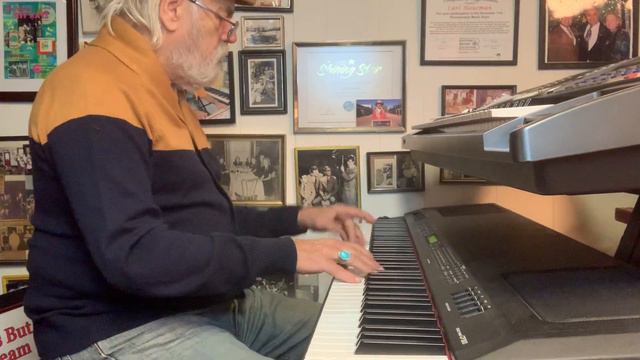 A French Piano Medley by Karl Hausman смотреть онлайн
