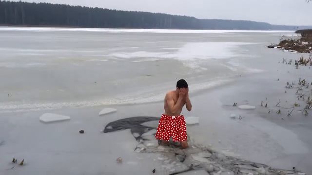 Закаливание в ледяной воде смотреть онлайн