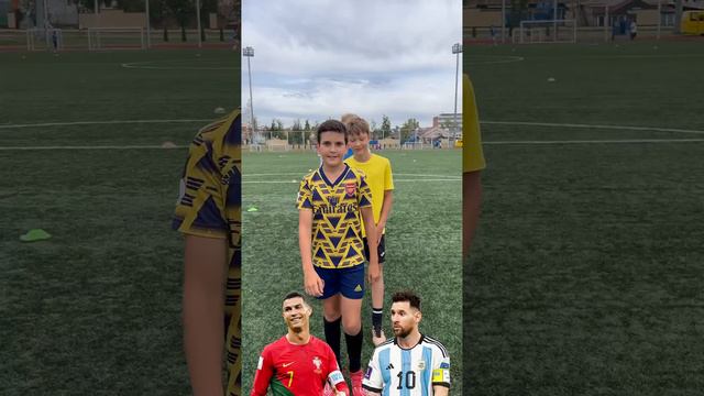КТО ЖЕ ВСЕ-ТАКИ ЛУЧШИЙ? #футбол #football #ronaldo #messi #skobariteam смотреть онлайн