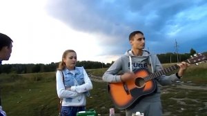 песня под гитару там на суку