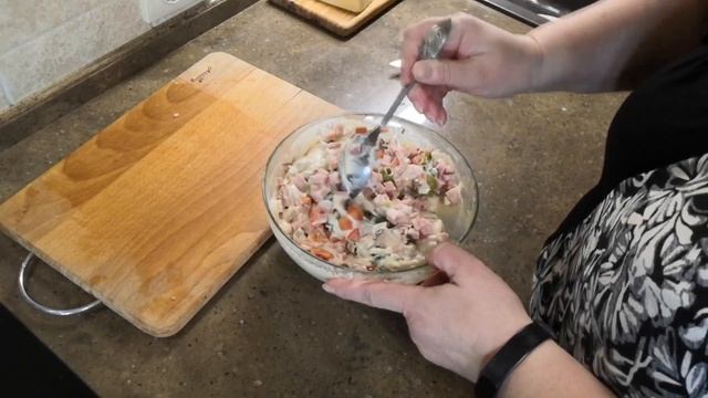 ОЛАДЬИ СО ВКУСОМ ПИЦЦЫ // Смачные оладушки с итальянским вкусом // ГуляШок смотреть онлайн