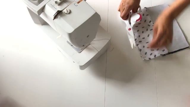 DIY A ZIPPER BOX POUCH/PENCIL MAKE UP BAG OUT OF OLD JEANS #STAYHOME #WITHME DIYกระเป๋าดินสอ смотреть онлайн