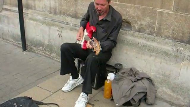 Уличный музыкант