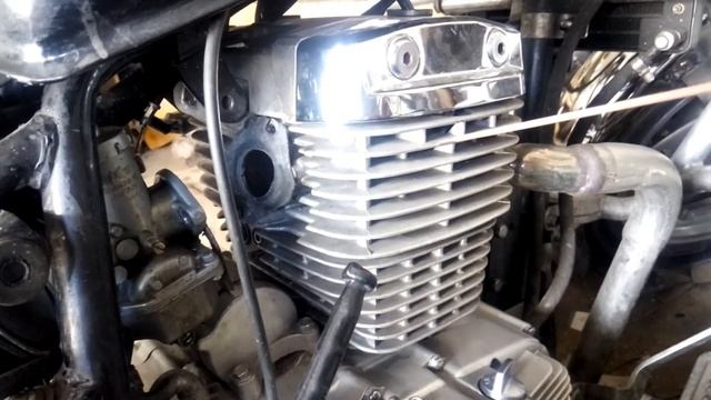 Если выплевывает бензин в карбюратор?Стук в движке мотоцикла?Вот вам ваши ответы!