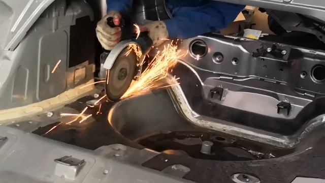 Пилим Mazda3 Axela BK болгаркой смотреть онлайн