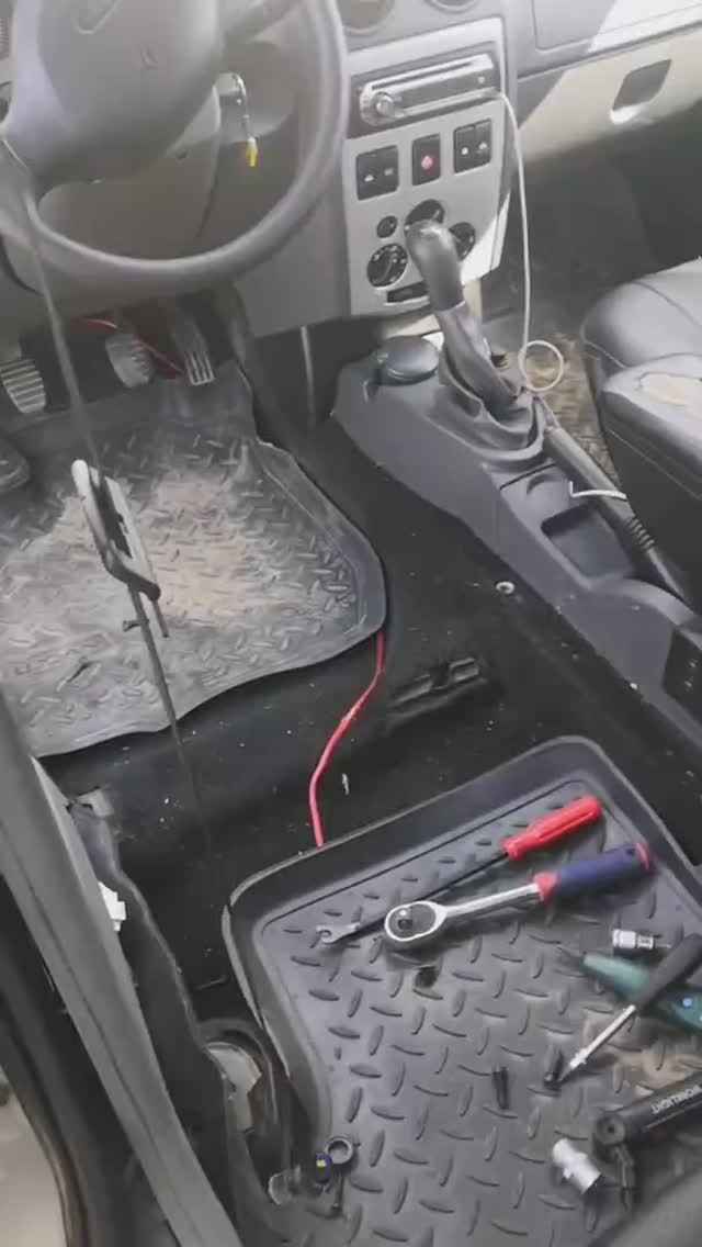 Ремонт подсветки багажника Renault Logan..mp4