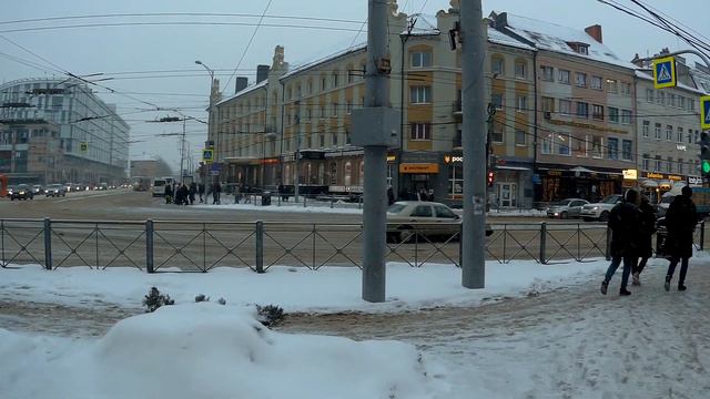 Вид c ТЦ Европа на центральные улицы Черняховского Ленинский Проспект стало теплее днем было -5 -8 смотреть онлайн
