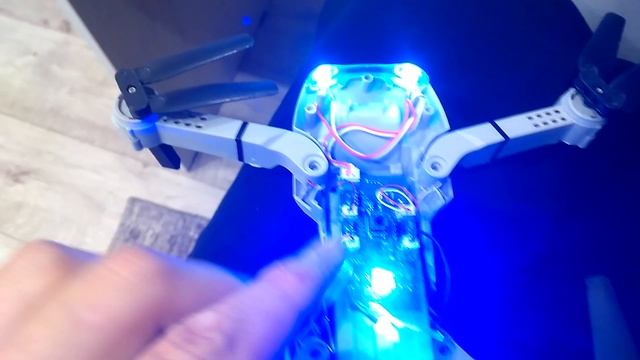 Что внутри у квадрокоптера . Почему они такие живучие. смотреть онлайн