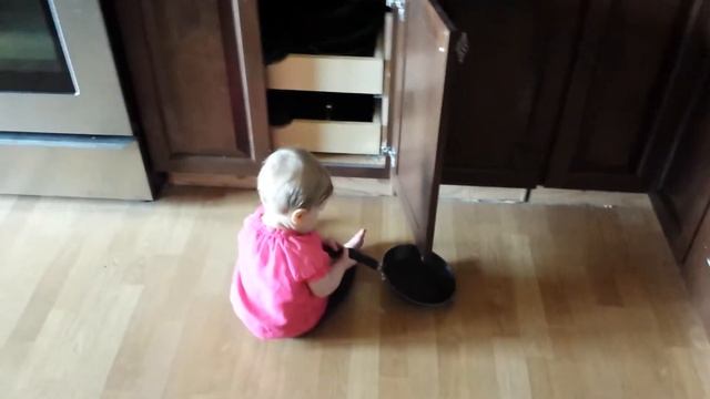 Scarlett breaking out the pans смотреть онлайн