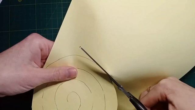 Фоторамка з паперових трубочок, оздобленна паперовими квітами смотреть онлайн