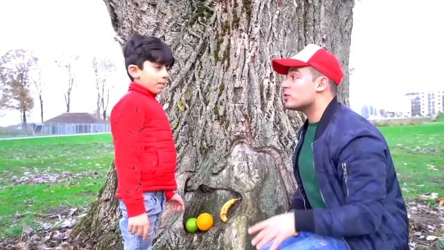 Jason और Alex बच्चों के लिए मोबाइल गेम खेलते हैं | वास्तविक जीवन में वीडियो गेम के नायक! смотреть онлайн