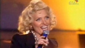 Лайма Вайкуле  "Лёгкой джазовой походкой".