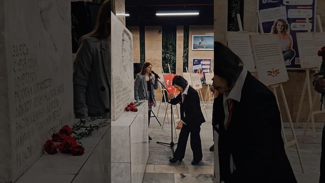 В РОСБИОТЕХе возложили цветы к историческим монументам в честь Дня Победы 🕊️ смотреть онлайн
