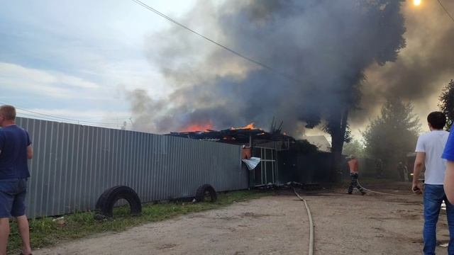 Пожар в Иваново 28.06 Сгорело 4 дома.mp4 смотреть онлайн