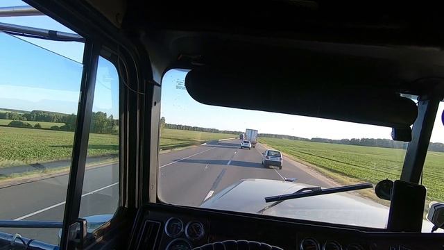 Freightliner Classic XL. Классический грузовик это всегда громко… но в этом есть что то особенное.