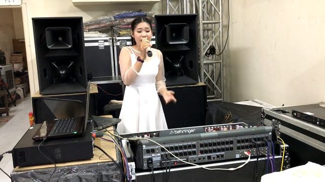Nhờ em gái hát 1 bài tets mixer x32 khiến ai cũng ngỡ ngàng vì giọng hát quá ngọt смотреть онлайн