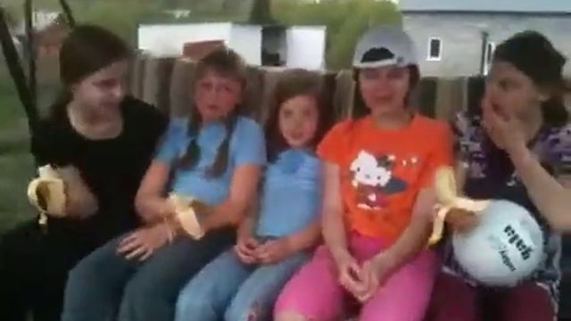 На даче у друзей смотреть онлайн