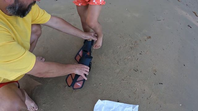Zoe's First Time Using Ninja Shark Full Face Mask Kids Sea Creatures Underwater WOW! смотреть онлайн