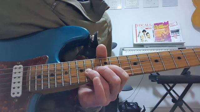 One Minute Lick No. 117 April 28th 2023 Eric Clapton E minor pentatonic run смотреть онлайн