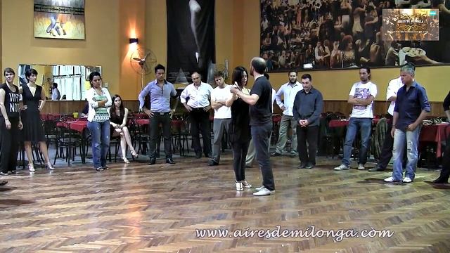 Clase de milonga en SOHO TANGO milonga de Buenos Aires смотреть онлайн