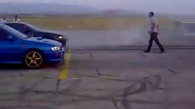 Subaru Impreza WRX STI Type R(300hp) vs Nissan Skyline GTS T (483hp) смотреть онлайн