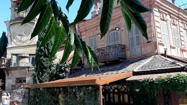 ТБИЛИСИ ИЗНУТРИ: пахучие бани, платные лифты, чипированные собаки и пропавший Ленин [VLOG] смотреть онлайн