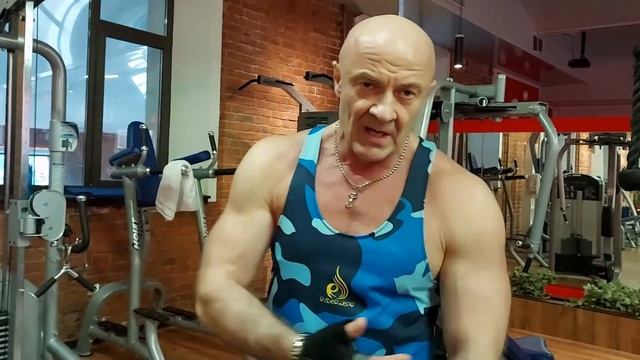 Убойный #комплекс на руки. Бицепс и трицепс в трисете. смотреть онлайн