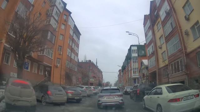 Движение на автомобиле по улицам города Тюмени до гостиницы Нефтяник и на Киевскую смотреть онлайн