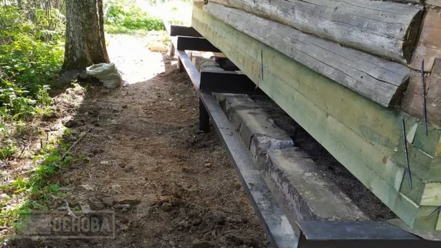 Подъем дома на свайно-винтовой фундамент с прирубом двух нижних венцов в дер. Новое Хинколово смотреть онлайн