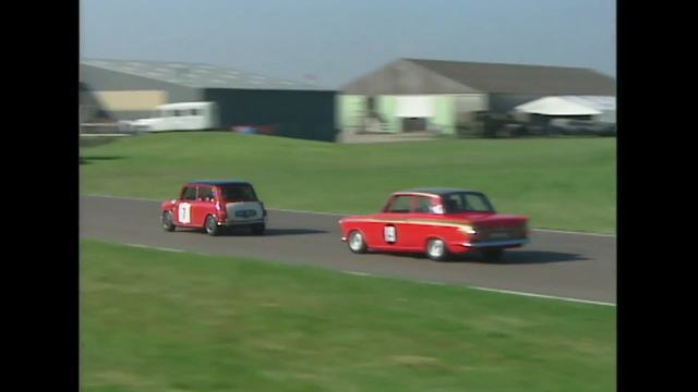 Mighty Mini dispatches Lotus Cortina and Jaguar Mk1 in Goodwood battle смотреть онлайн