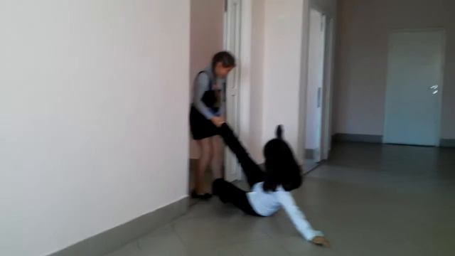 Злая учительница и не послушная ученица смотреть онлайн