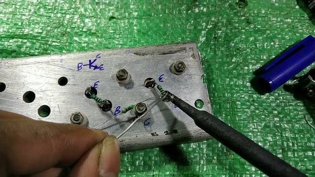 Make A Simple Inverter with 2n3055 transistor by Ap Tricks смотреть онлайн