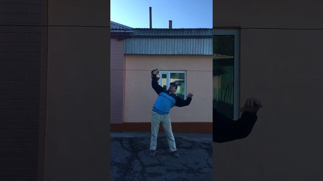 За одну минуту "рекорд " жим гири 32 кг-18 раз по длинному циклу одной рукой. смотреть онлайн