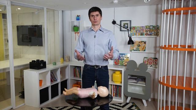 Младенец не дышит. Реанимация младенца. Первая помощь.