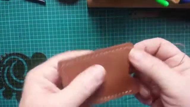 Шьем из кожи простейший картхолдер. смотреть онлайн