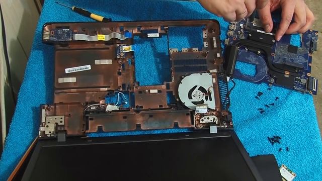 Разборка и чистка ноутбука Samsung NP355V5C смотреть онлайн