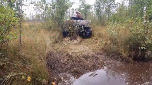Плаваем в БОЛОТЕ! Месим грязь! Самодельный Гусеничный Вездеход! Технические характеристики!