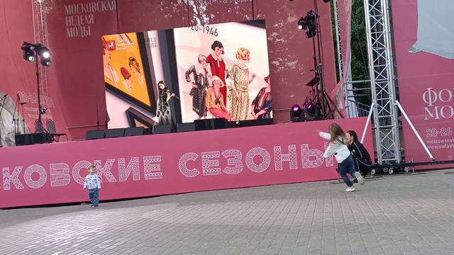 Электроскрипка играет смотреть онлайн