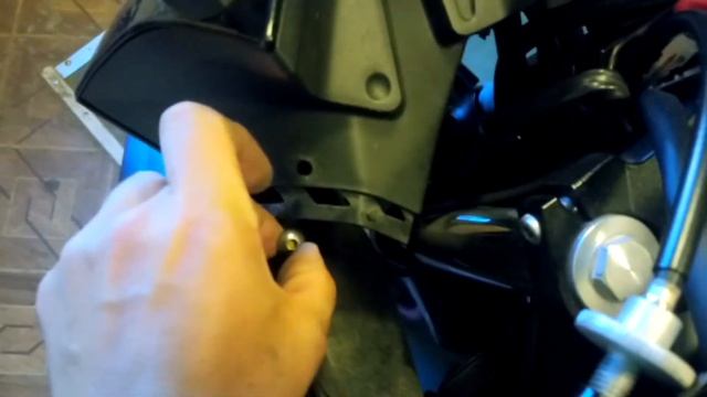 Как снять зеркало заднего вида на мотоцикле ямаха. Yamaha FZ6R смотреть онлайн